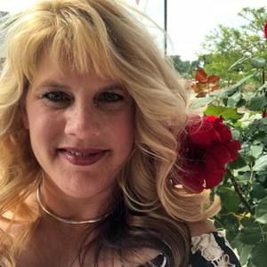 Meet your Posher, Elise